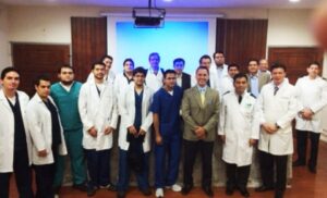 Doctor de Miami presentó en Ecuador los Últimos Avances en Medicina Deportiva y Visitó la Fundación del Quemado Para Ver Pacientes