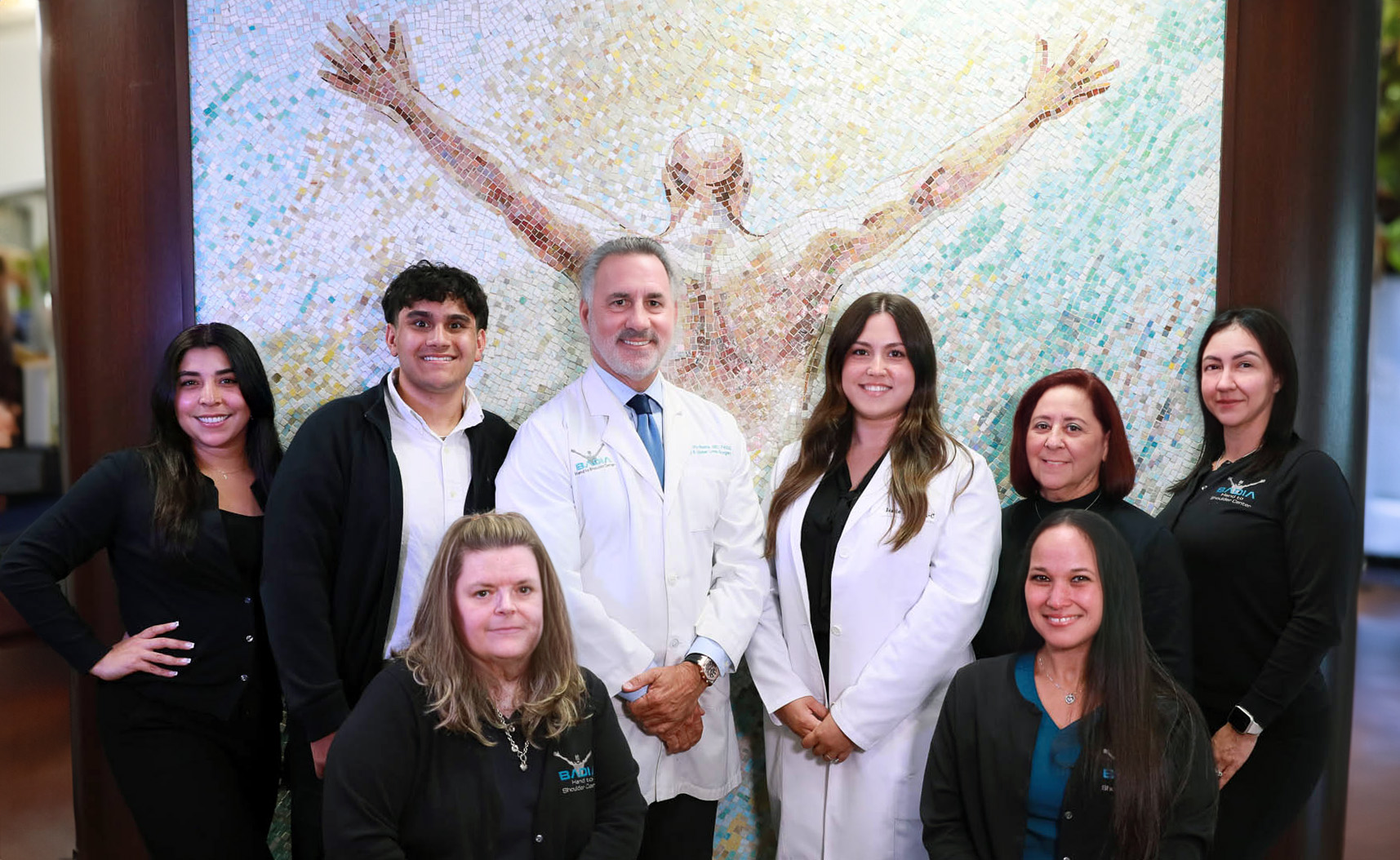 Badia Hand to Shoulder Center staff photo - drbadia.com/es