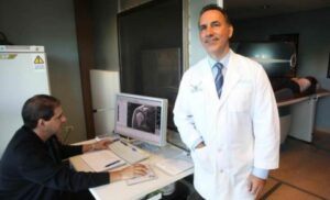 El Dr. Alejandro Badía, uno de los mejores cirujanos ortopédicos del país