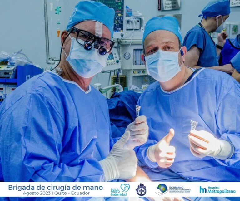 Dr. Badia y Dr. Fidel Cayo mejor cirujano de mano