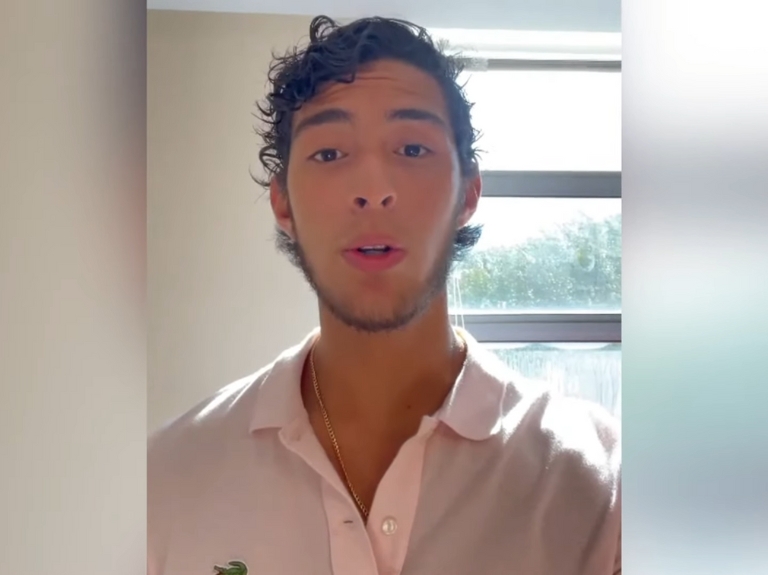 Jugador De Tennis Se Recupera Después De Lesion De Ligamentos En La Muñeca